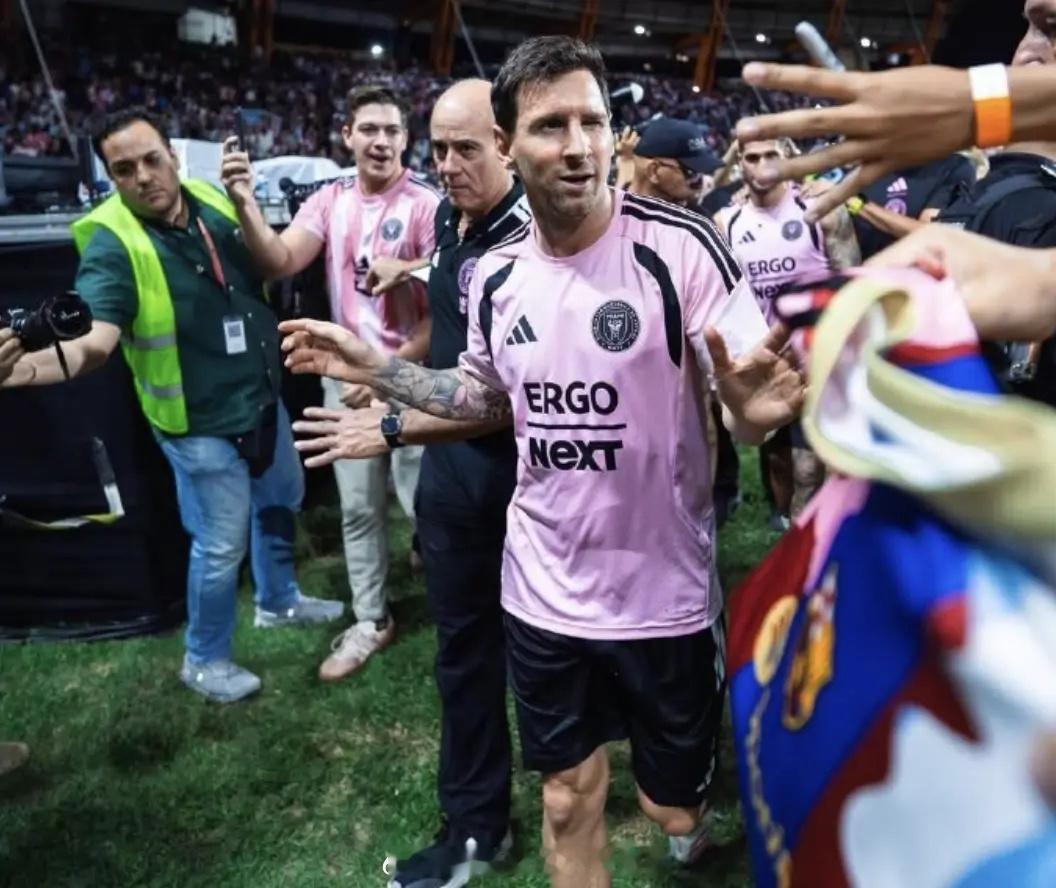 梅西：我不是圣人，也会发火，后悔没认真学习，马拉多纳超越一切近期，阿根廷巨星、3