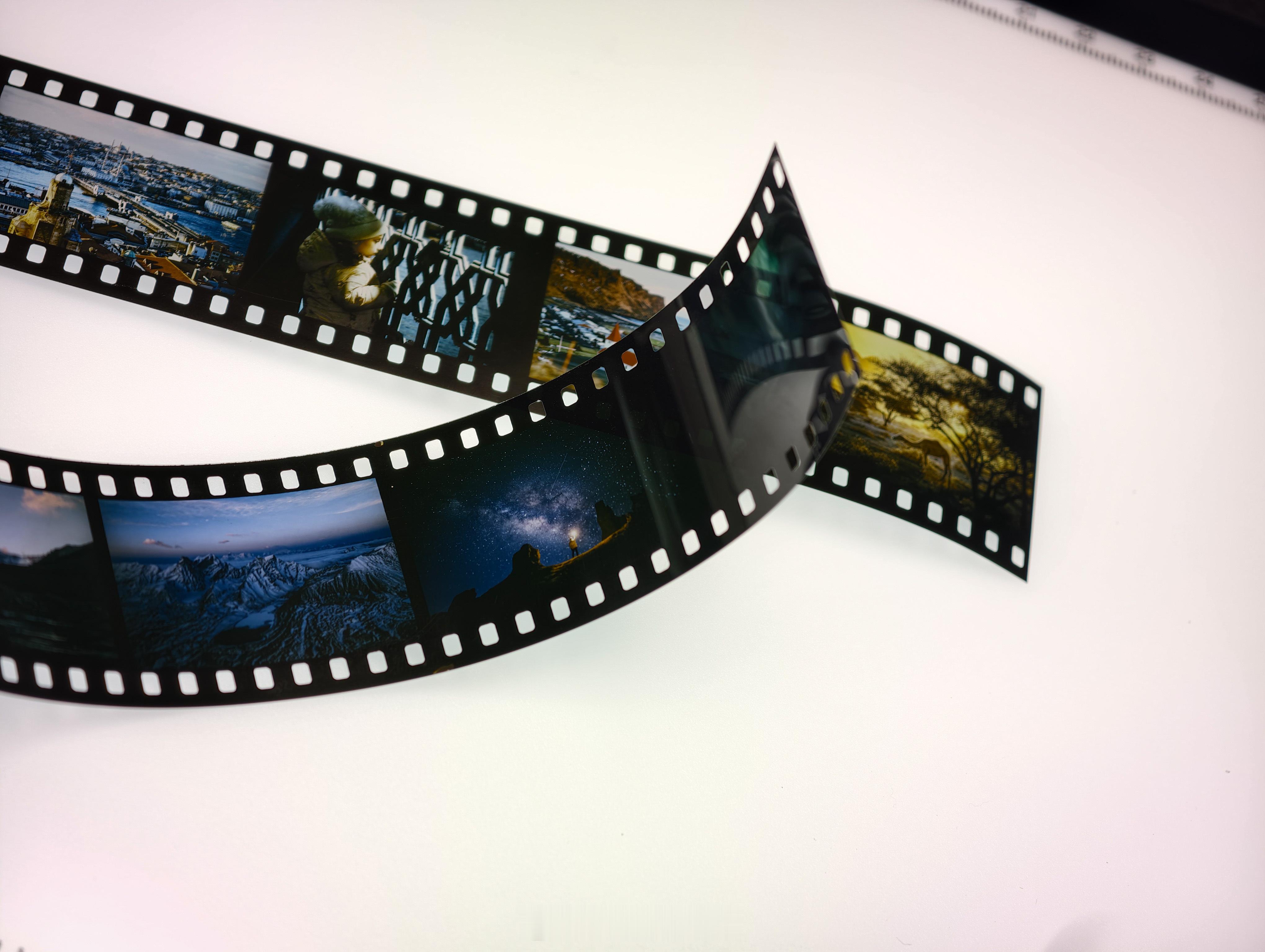 收到 OPPO Find X9 Ultra 的发布会邀请函，设计很有创意，是一套