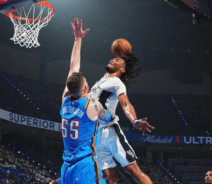 岁岁新王临朝，联盟风云迭代！一项足以载入NBA史册的传奇纪录，正静待马刺明日一战