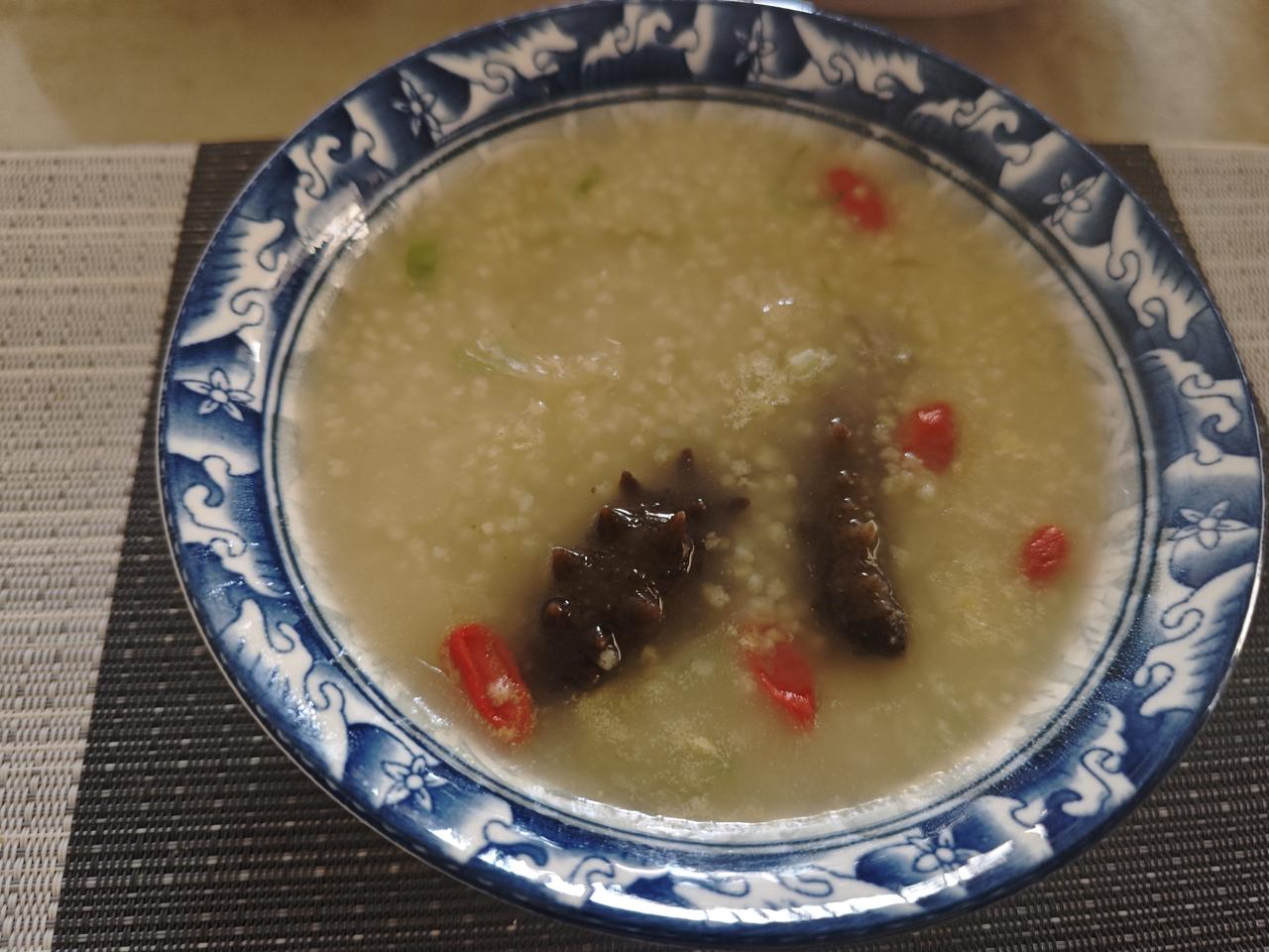 幸福的早餐

前几天，老婆说咱们也要提高一下生活的品质，便在网上买了一盒青岛的海