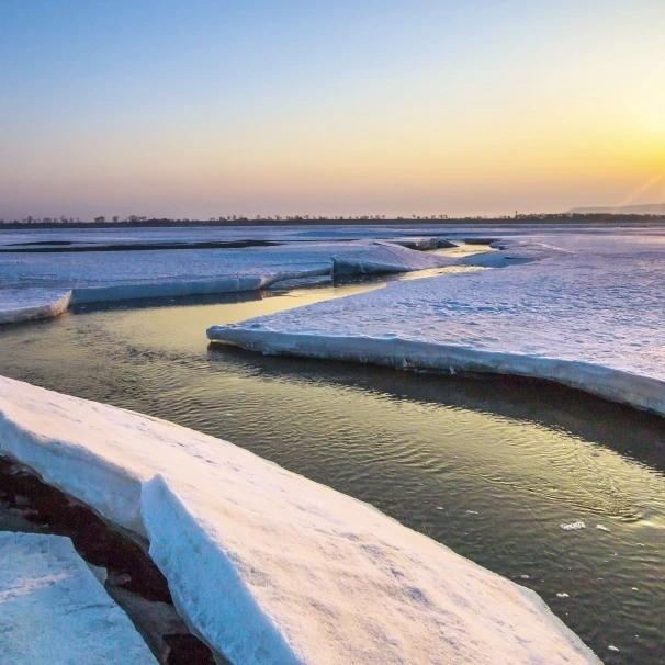 【人越长大，越难快乐，不是生活变得乏味了，而是快乐的门槛被提高了，变化的是我们的