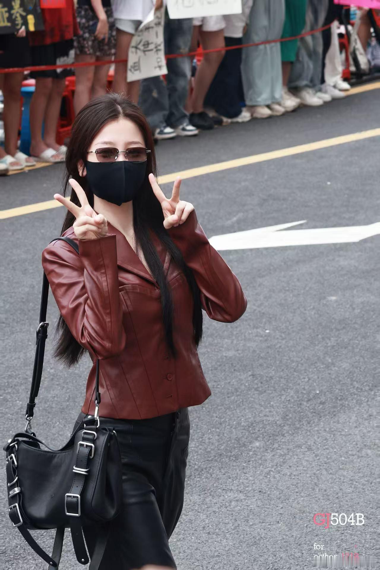 虞书欣 EstherStyle私服穿搭来自星星的穿搭 🏍️街头机车风穿搭260