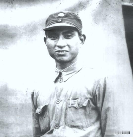 1935年2月，红军二渡赤水，目标是夺回遵义。娄山关，是这条路上绕不过去的咽喉。