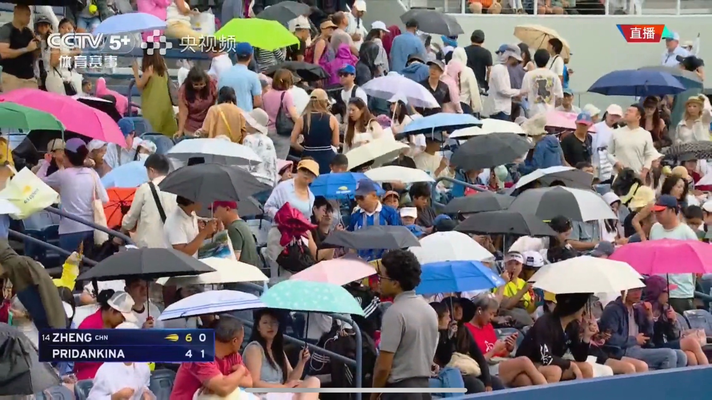 郑钦文vs普里丹金娜 美网资格赛决胜轮比赛因雨暂停，目前比分郑钦文6-4/0-1