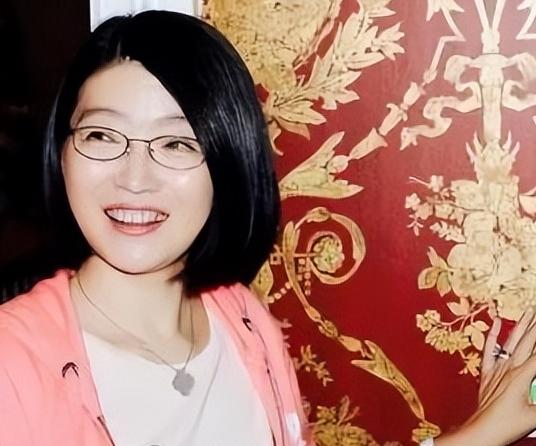温州女首富抗癌失败，坐拥两家上市药企、身家对应数千亿市值的温州前女首富，终究没能