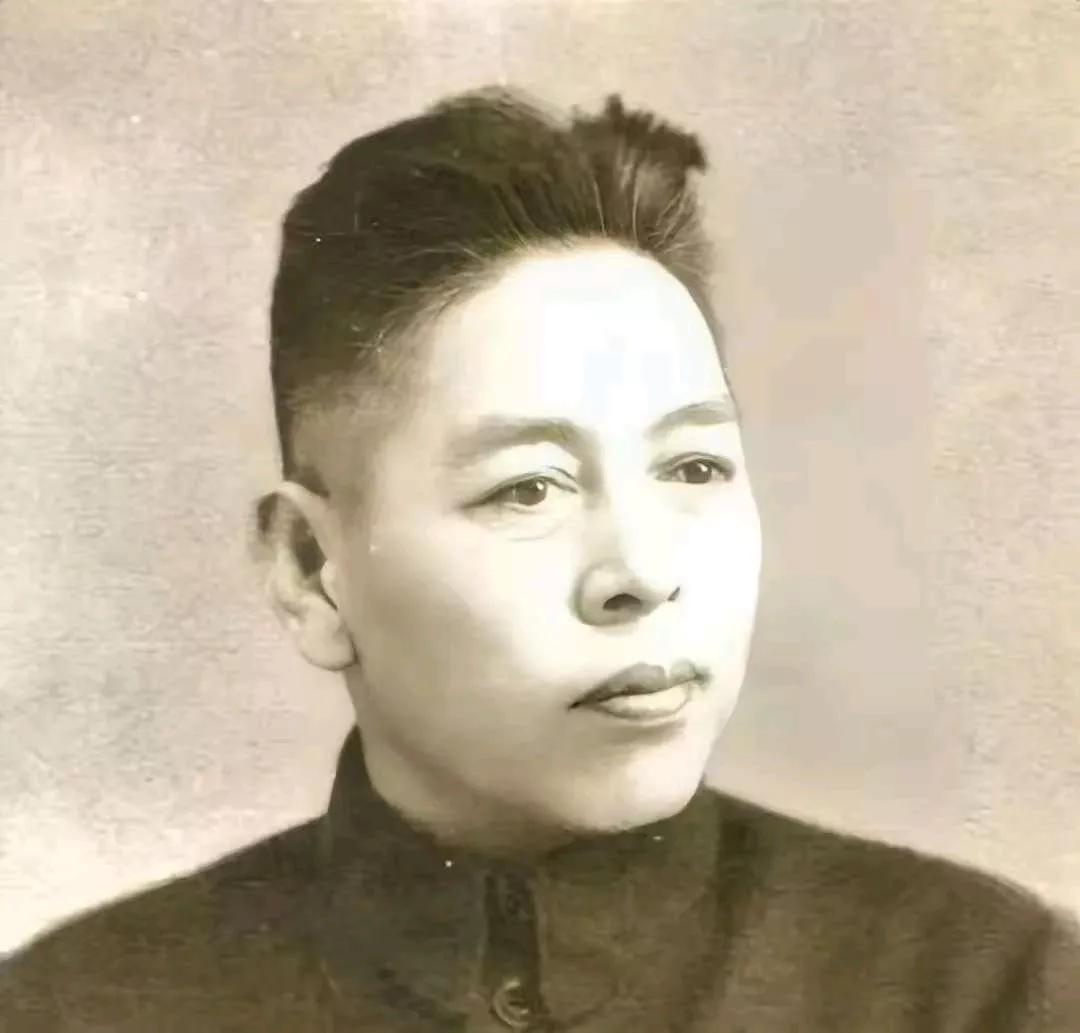 1932 年，陈玉仁叛变，供出了潜伏在敌人内部的地下党员王世英，王世英察觉到异常