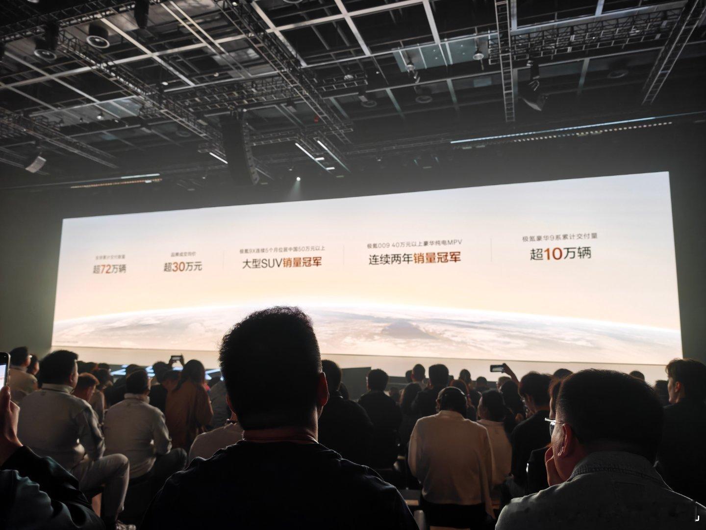 成交均价超过30万的国产汽车品牌寥寥无几，极氪正是其中之一。极氪累计销量已经超过