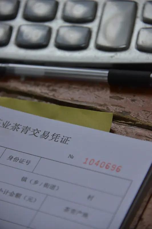 闲聊最忌讳的就是流水账的查户口。

因为流水账的查户口式的聊天并不是闲聊。闲聊有