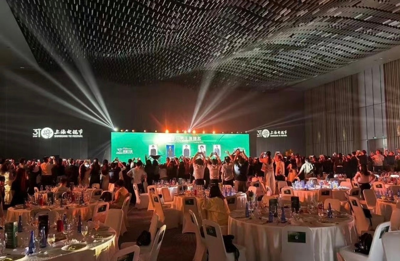 不仅仅是她，话筒在观众席采访N个演员同行，很多人都闪烁其词，其实演员们都心里有数