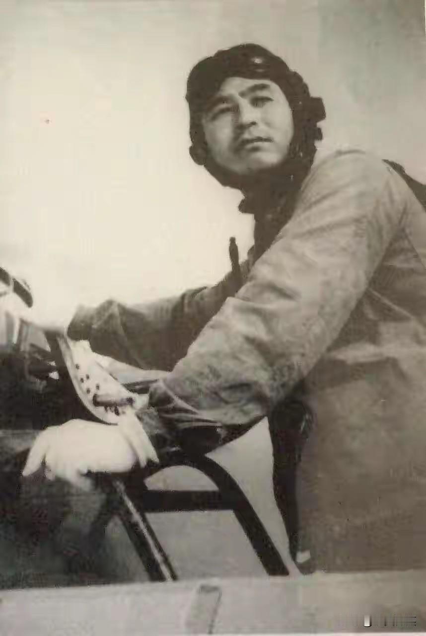 高翔，1931年出生，辽宁盖县人，海空英雄，一等战斗功臣。
1964年8月“北部