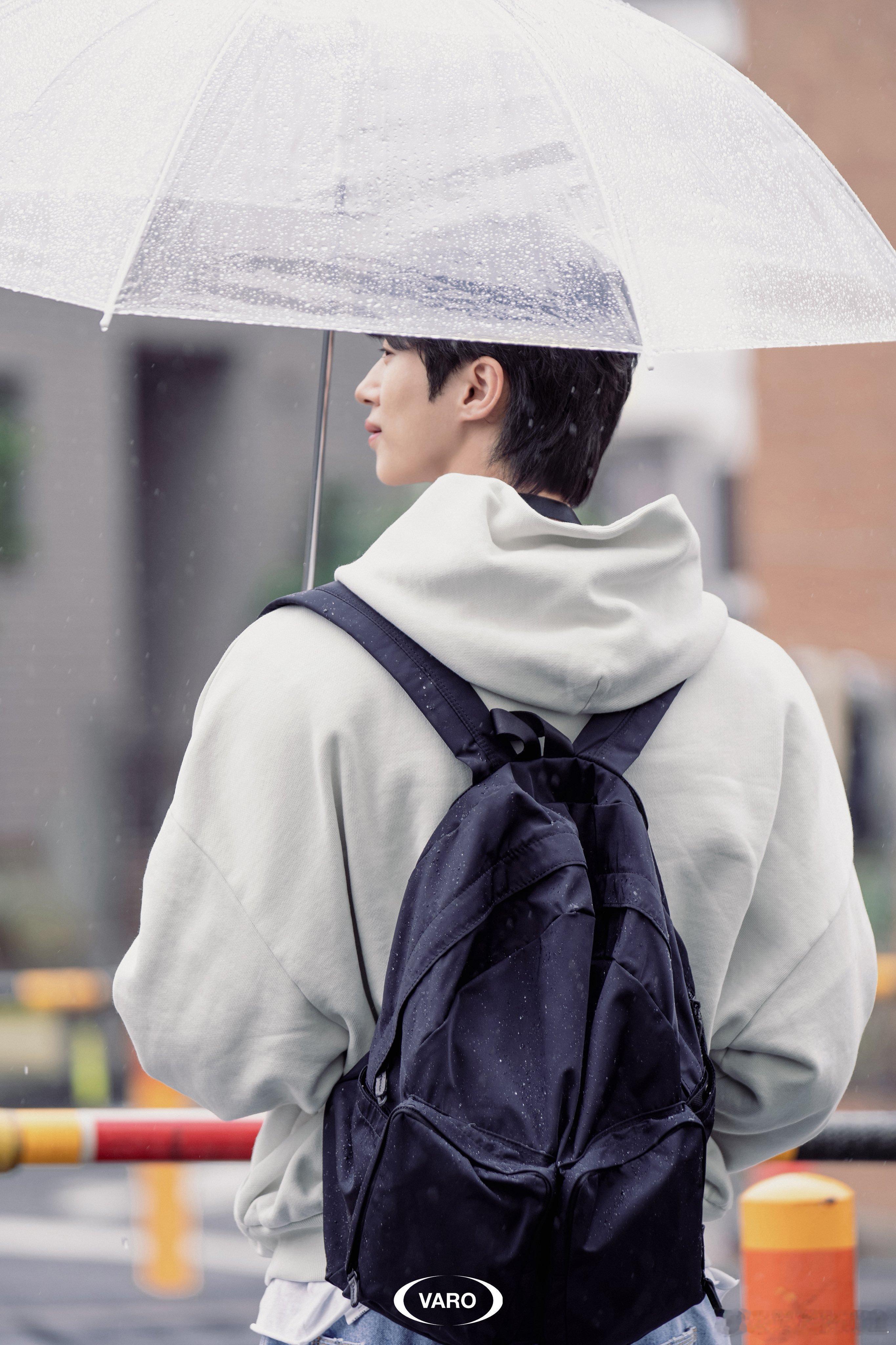 秋天悄无声息的来临了啊🍂边佑锡 ​​​