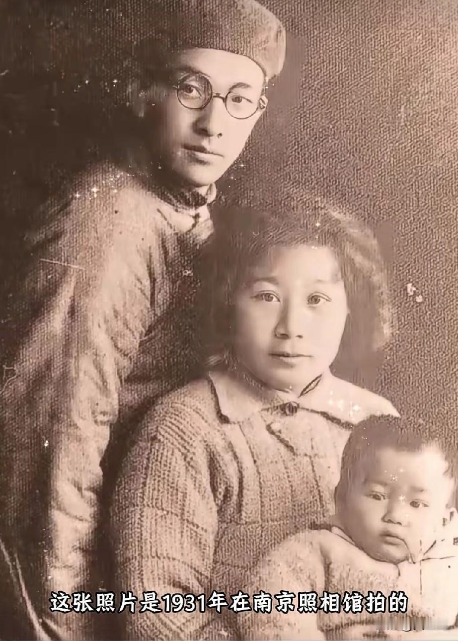 这张照片是1931年在南京照相馆拍的，是为了寄给山东广饶老家的父母。拍完仅仅几个