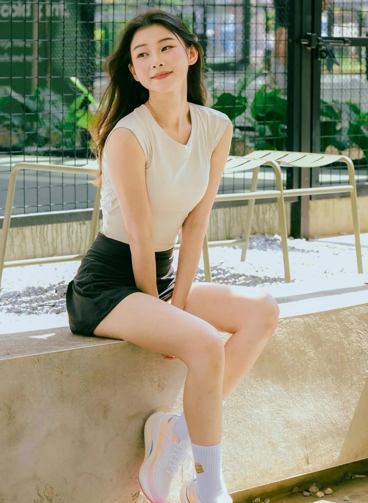 少女摄影|NO.0119期
清纯少女运动风写真
爱拍照的女生到底有多迷人呢? 