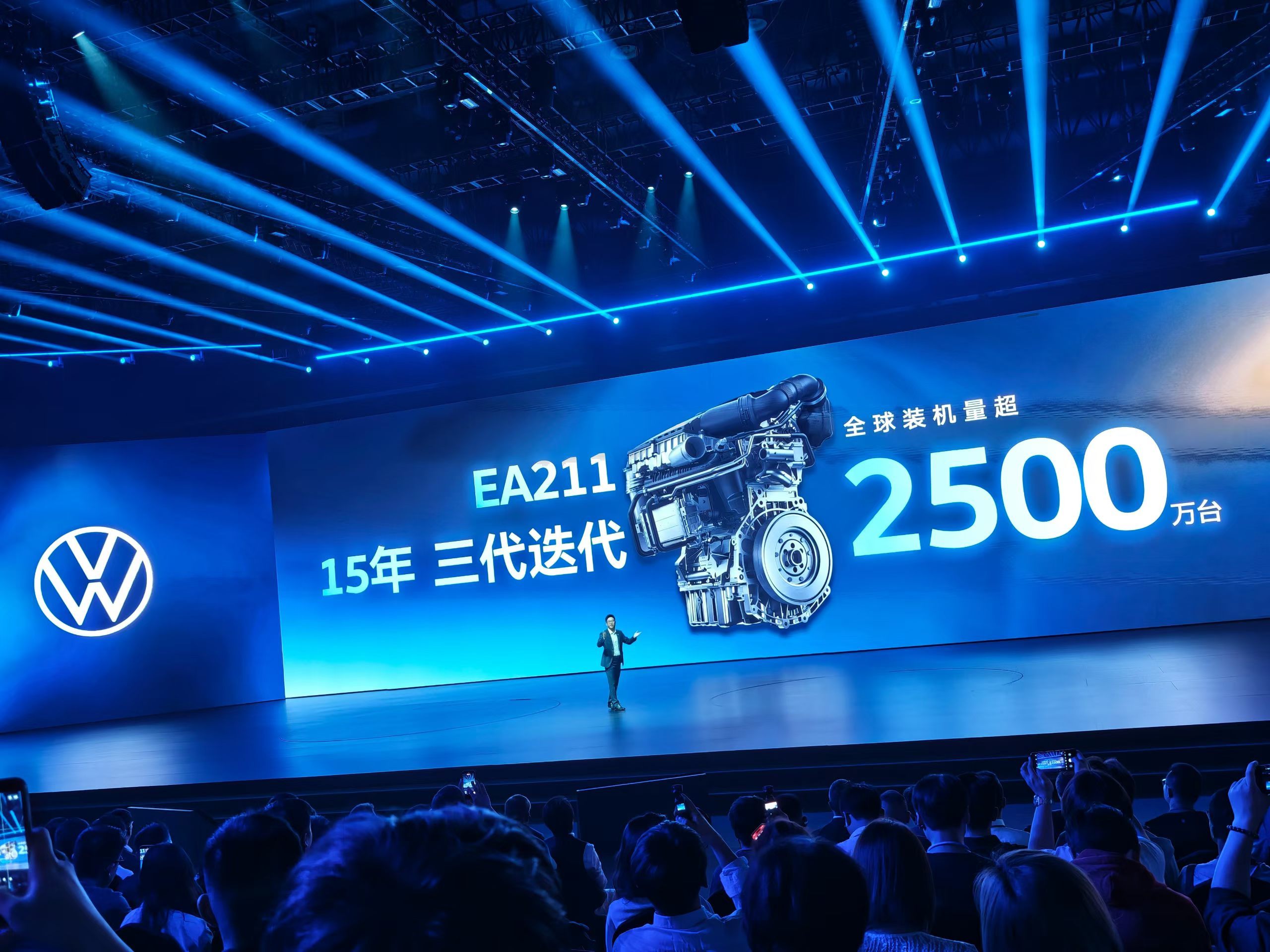 百公里油耗4.57升！上汽大众ID. ERA 9X这款增程四驱SUV，打破吉尼斯