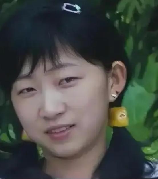 以为飞上枝头当凤凰，谁知是人间炼狱！她嫁非洲总统，生女后失宠遭毒打囚禁，装病狼狈