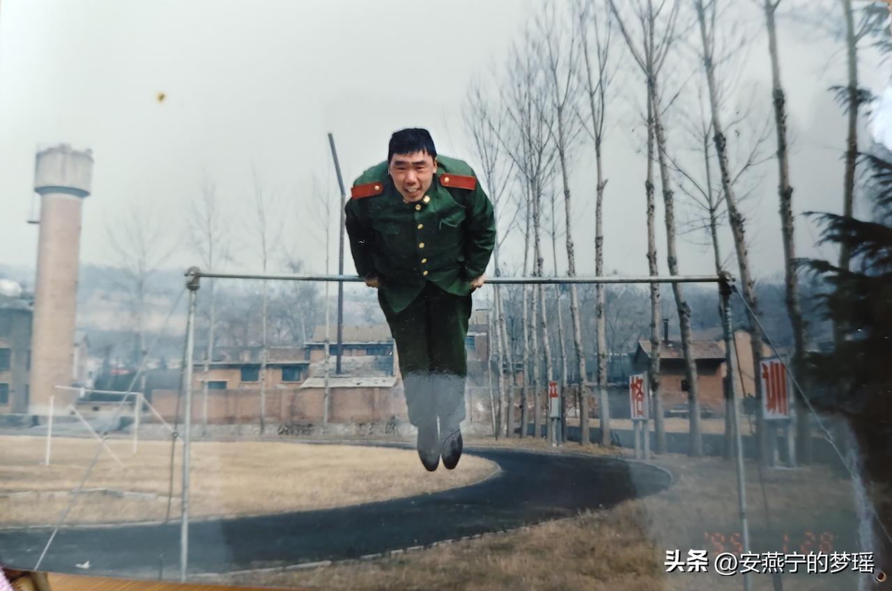 苦不苦，想想58005；累不累，看看皇甫教导队。

1990.12.13-199
