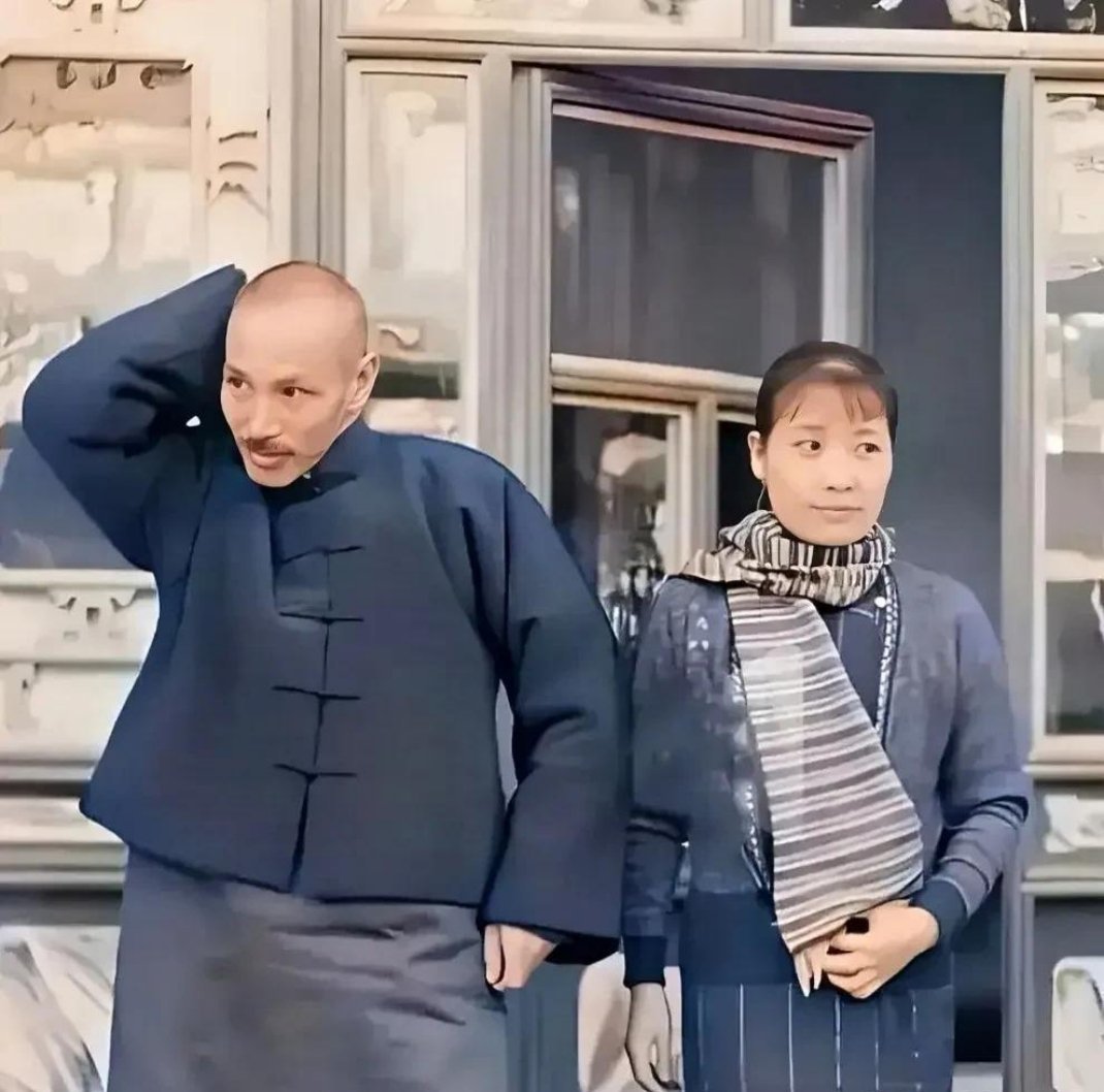 这就是蒋介石与宋美龄真实的样貌，并非演员所扮演的，而是货真价实的本尊，两人面貌清