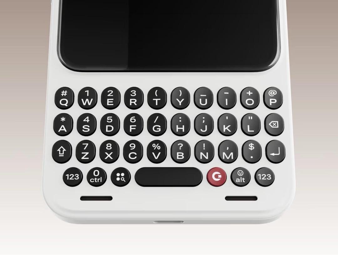 一款带QWERTY键盘的紧凑型手机Clicks Communicator终于确认