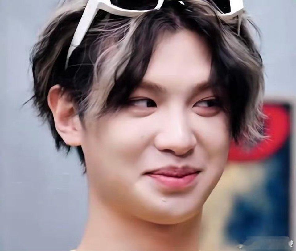 曝黄明昊鞠婧祎谈过肯定假的啦，鞠婧祎方已经辟谣了，但用的不是工作室账号 