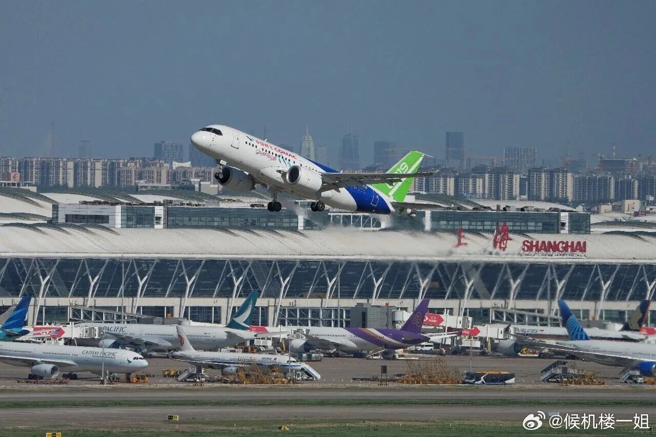 能上高原的国产大飞机，首飞了！据商飞官方消息，7月29日7时59分，C919高原