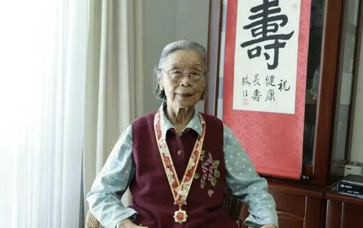 离休干部、八路军女战士路佳同志，于2026年5月22日逝世，享年103岁。送别八