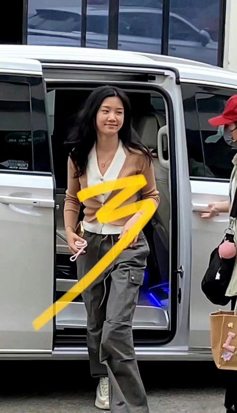 卢昱晓不是刚刚才精致的吗？怎么又开始土起来了？ ​​​