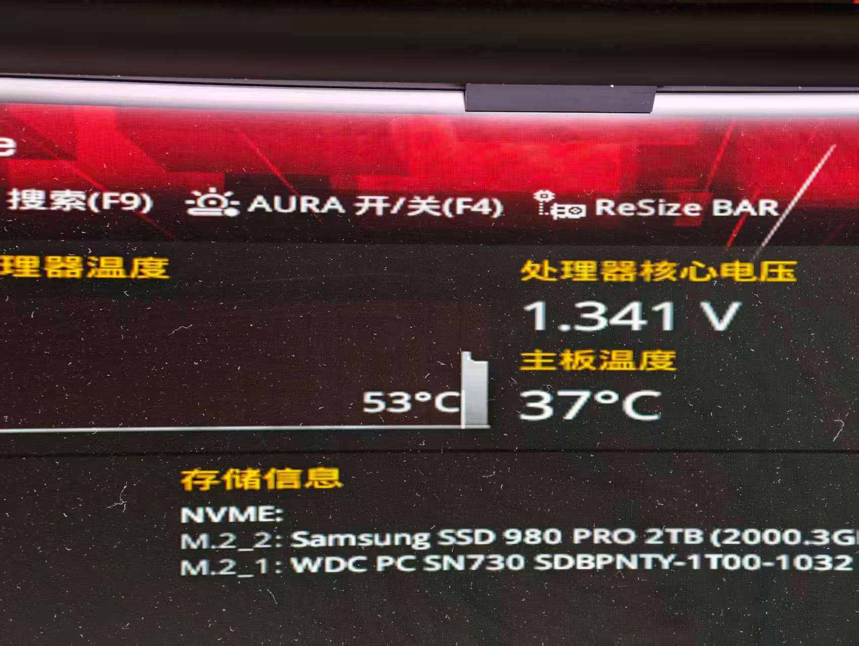 看了下新换的14700K默认是1.4V，手动压到1.35V了，供电限制了Leve