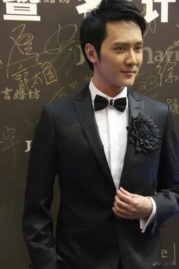 #喜欢冯绍峰是种什么感觉#喜欢冯叔的人大概是从他在《宫》的八王爷中的表现开始的。
