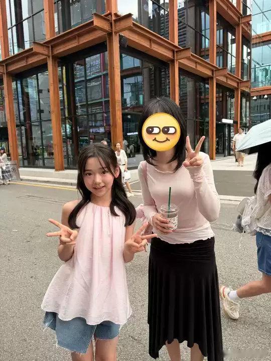 首尔圣水洞偶遇董璇小酒窝圣水洞偶遇董璇小酒窝🈶~圣水洞偶遇董璇小酒窝小酒窝化了