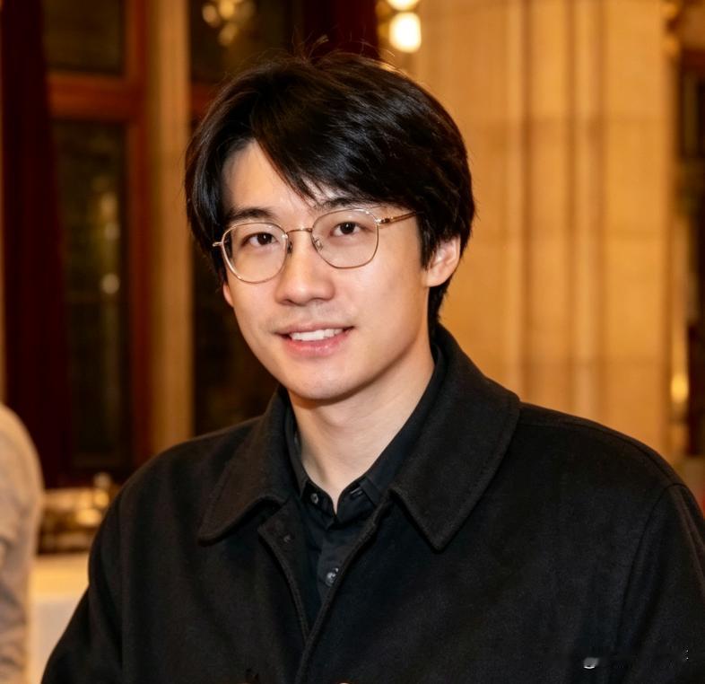 唐晨宇，00后美男，北京航空航天大学超级学霸，国际人工智能领域顶尖青年学者，英国