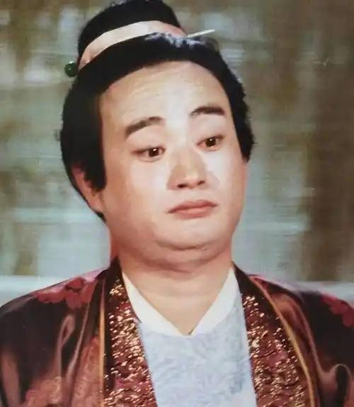 薛蟠酒醉杀人翻盘与常威杀人案，细节很相似啊：

1. 行凶起因与初始口供
薛蟠酒
