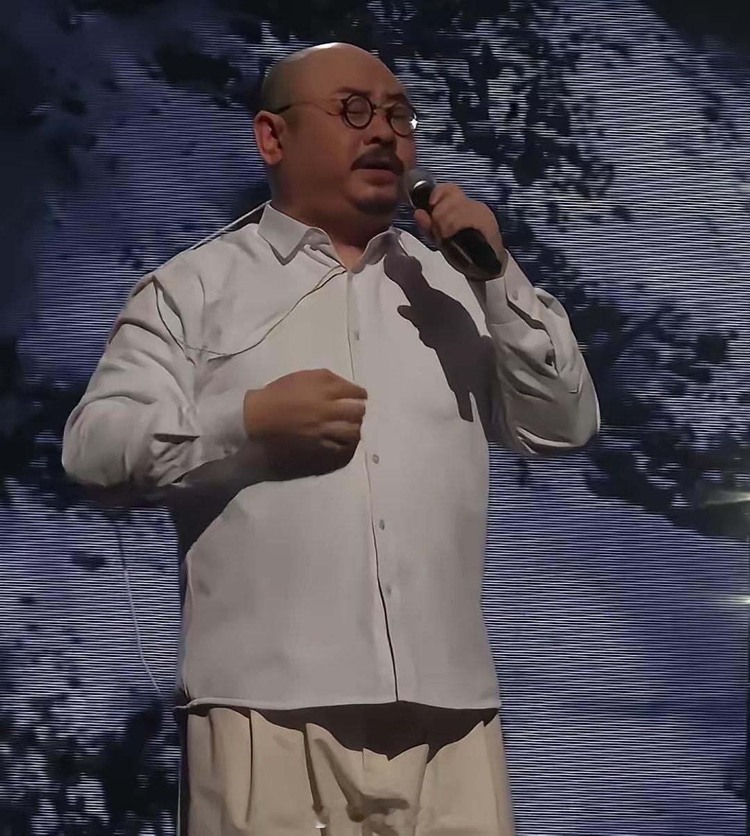 刀郎，高情商了。二度翻红的他，最该感谢得不是某个人。二十年前，因为线上网络走红；