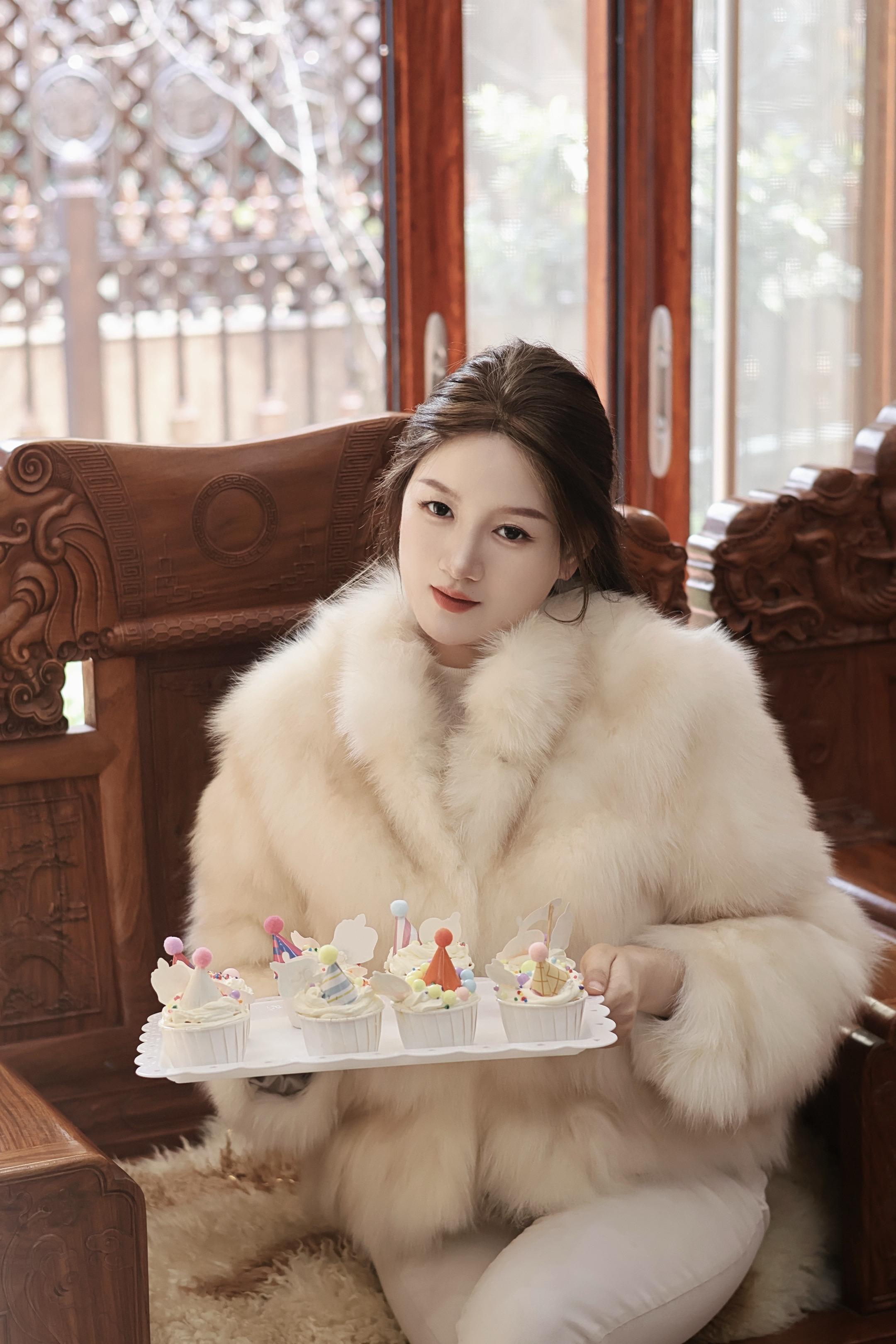 希望你一如既往的勇敢 站在迎着光的地方 一定能活成自己想要的样子