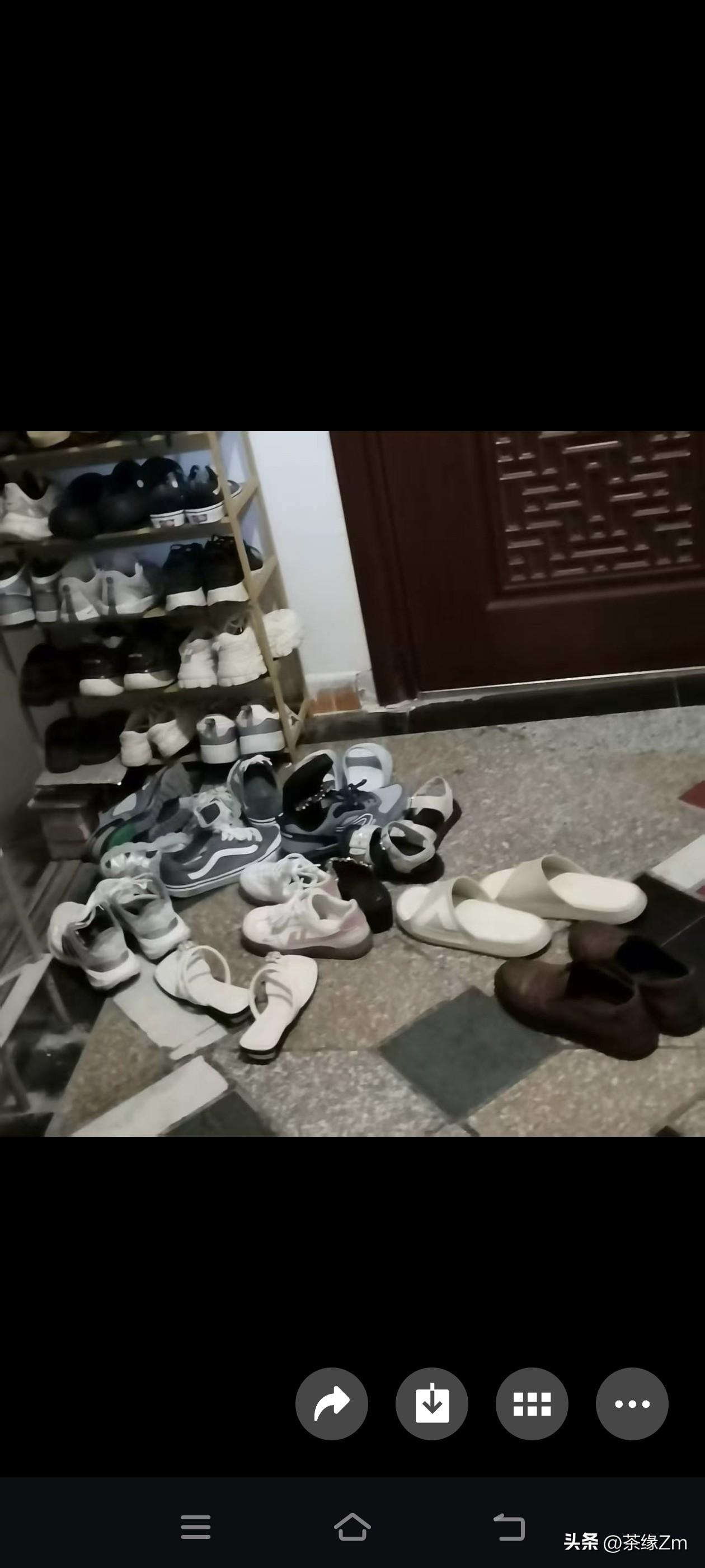 如果你家的对面门口是这样的、又投诉无门、物业和业委会都管不了、能怎么办?有谁能帮