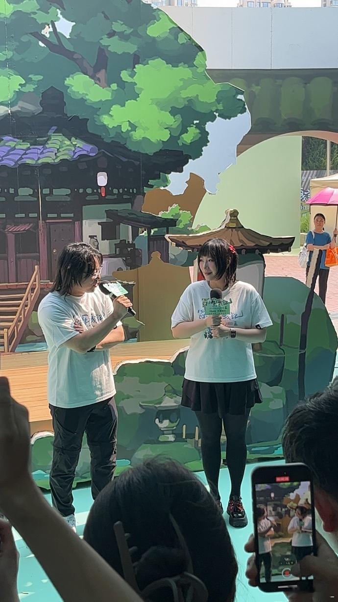 小黑无限来朝阳公园上班啦鹿野师姐美颜暴击！朝阳公园限定快闪，罗小黑师徒三人组梦幻