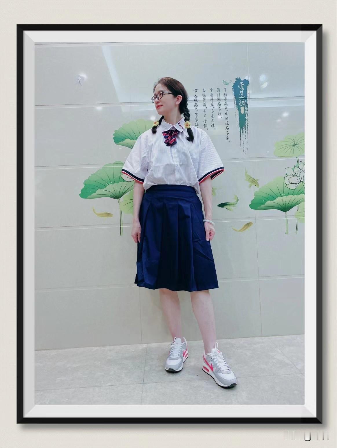 第十五天，写日记

借六一儿童节
赴一场少年之约
一身校服
半缕童真
历经世事