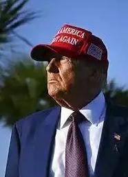 特朗普政府在中日争端上的态度很有意思。表面看它沉默不语，在台海议题、高市早苗引发