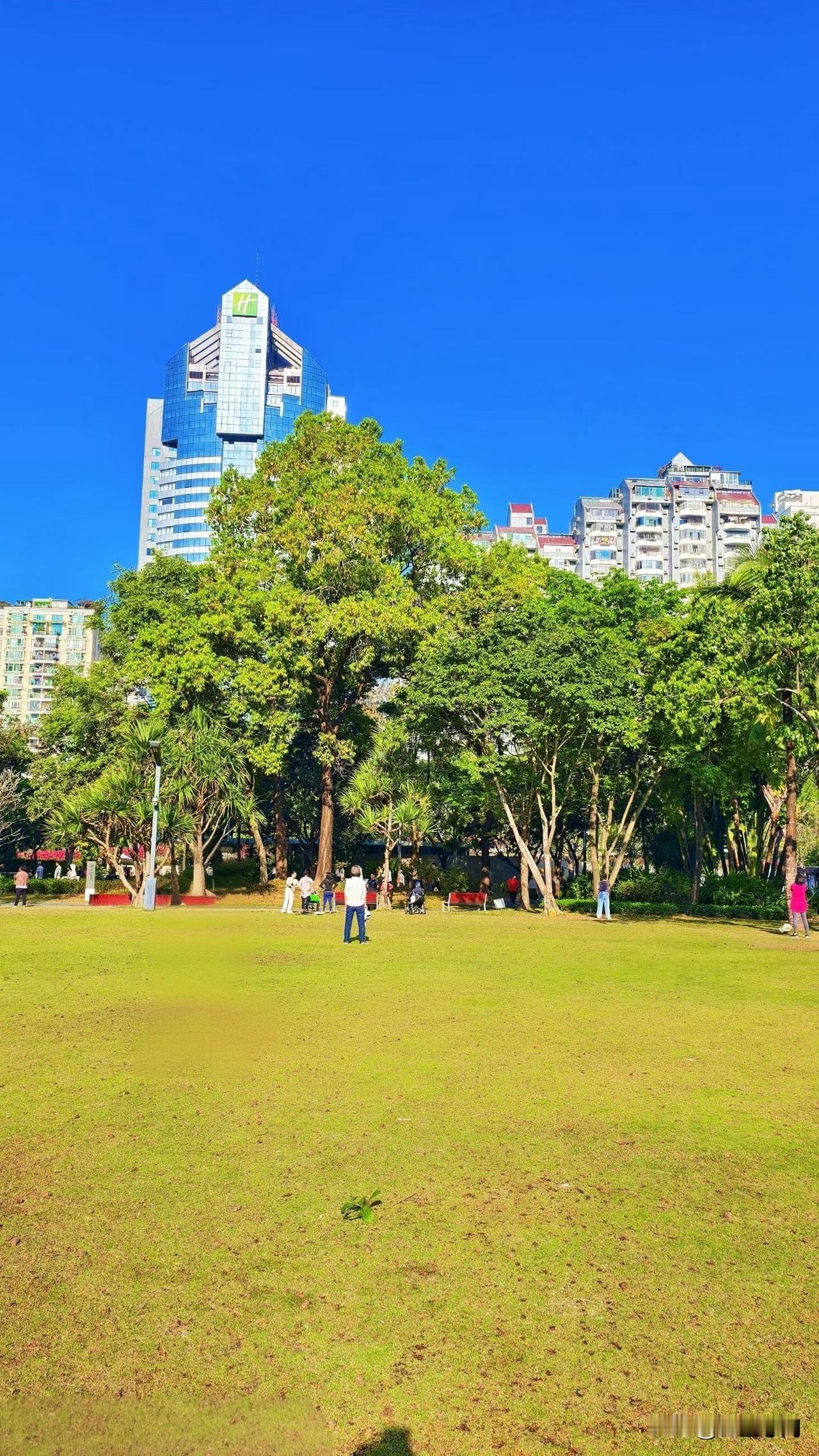 一位社会学家说：“一个人对伴侣的恶、消耗、恶语相向、自私自利，甚至谎话连篇，是他
