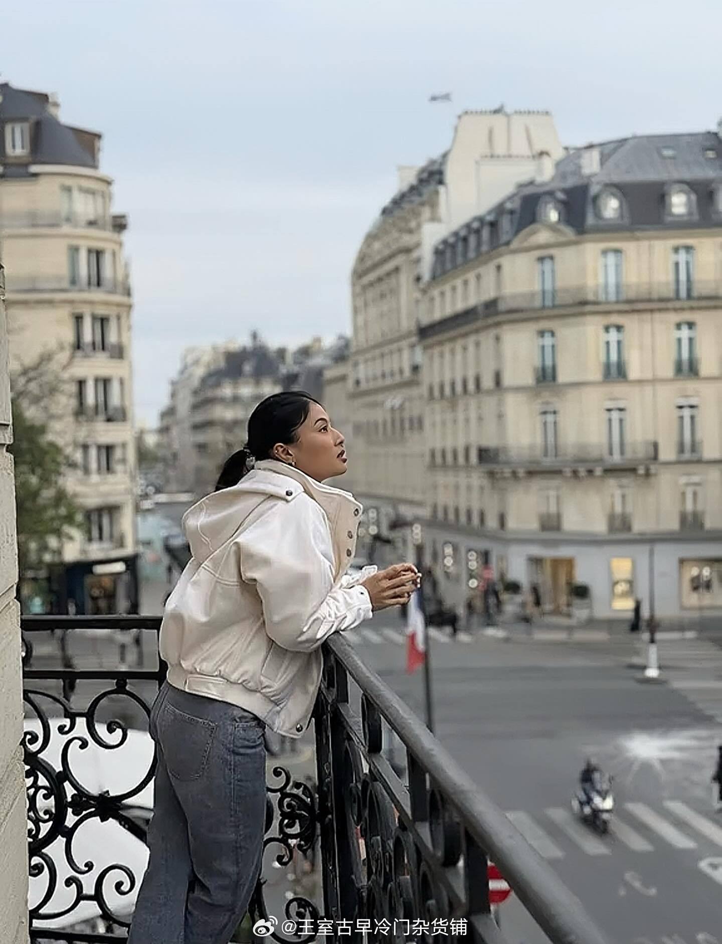 王室王室泰国王室镇宅 镇宅的休闲照，这个妆容居然很清爽