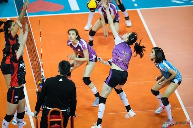 恭喜！天津女排捧起队史联赛的第16冠，李盈莹获得排超MVP
2024年2月3日，