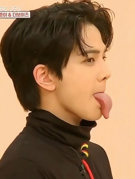 看舌头长度 就知道为什么韩东旼和金泳勋女友粉多了吧？ 