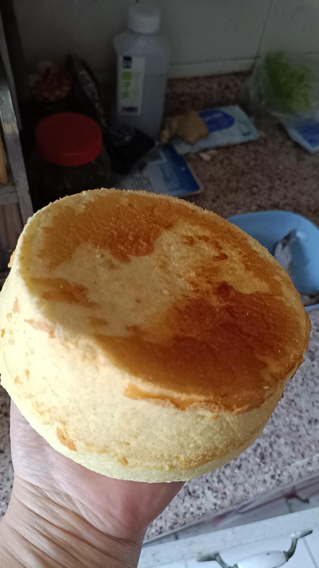 孙女明天开运动会要带饭，除了零食我还做了一个小蛋糕，外面买的蛋糕添加剂太多了。