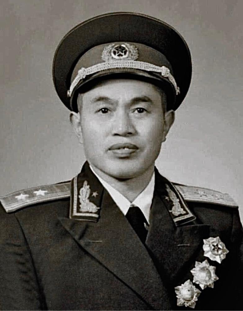 1943年，汉奸李大用被俘后没受刑，反而在八路军司令部吃红烧肉、喝酒。皮定均还故