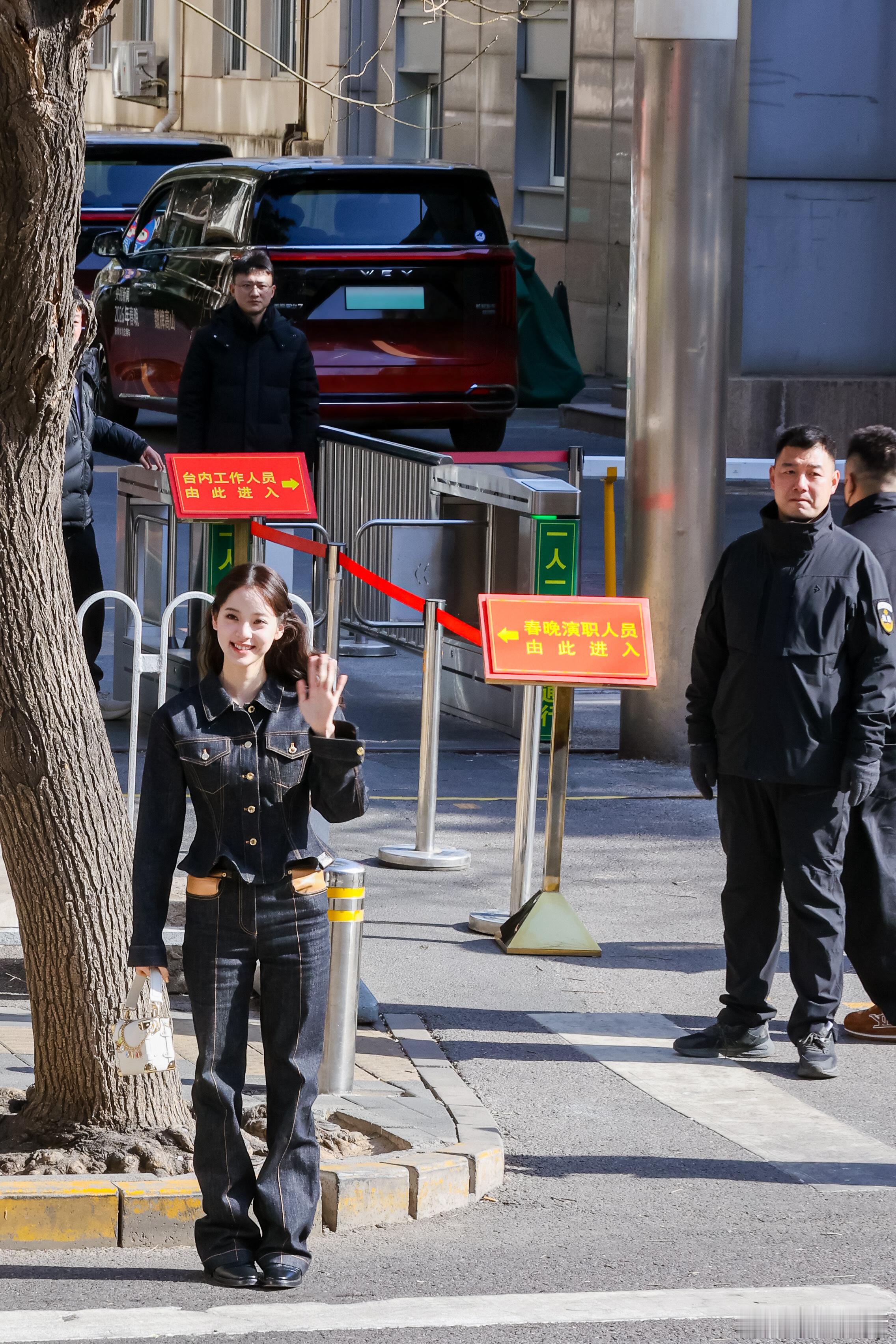 梁咏琪、刘钧、王阳、秦海璐、张钧甯、胡兵、苏有朋、伊能静、欧阳娜娜现身央视春晚备