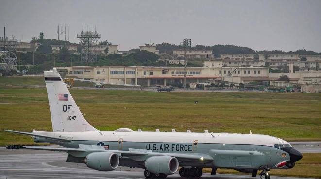 台北以北彻底失控！美军MQ-4C贴脸侦察，中国战机空中围猎，美国终于不再装了。
