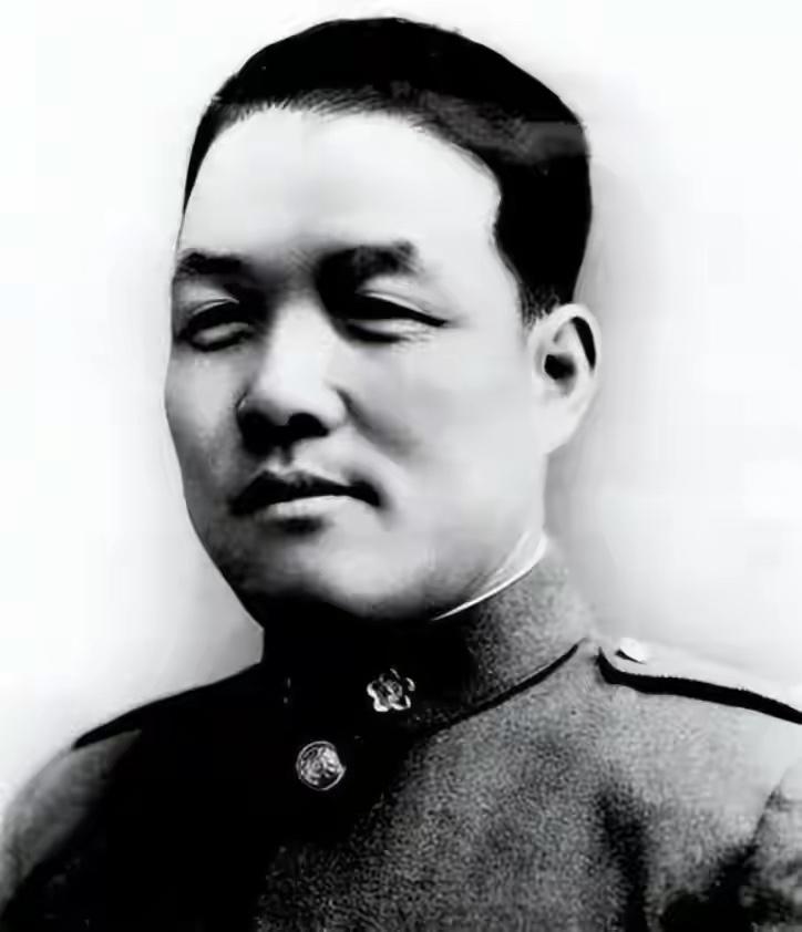 他是国民党少将。1938年台儿庄战役，他率40人敢死队夜袭日军，身先士卒，血战一