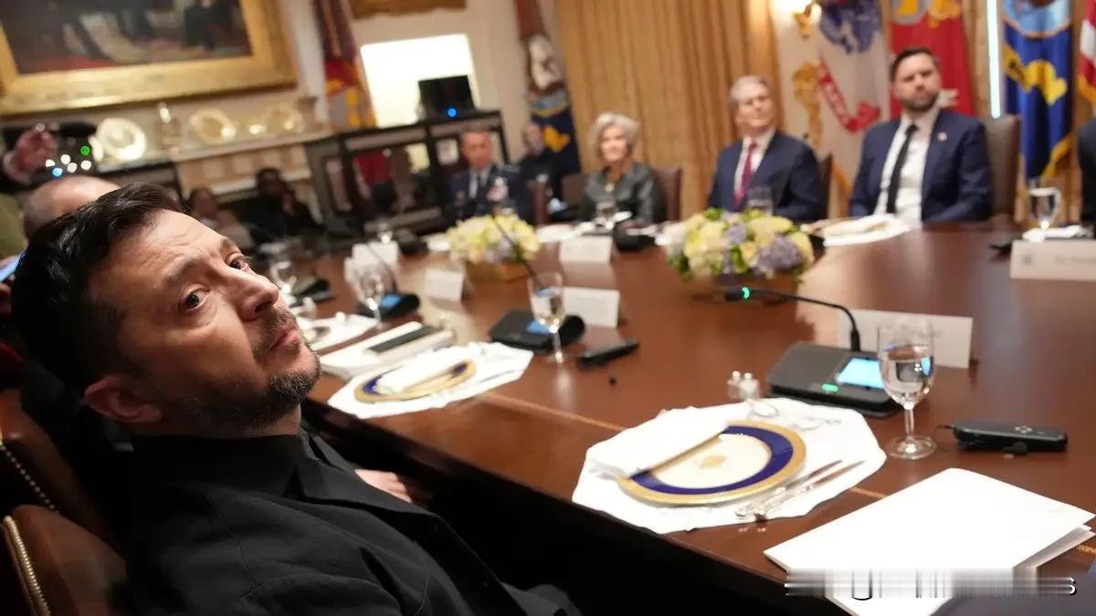 泽连斯基对中国‘说三道四’，暗示美国要给中国‘立规矩’！


当地时间28日，乌