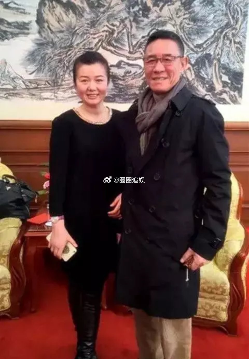63岁的三婚男杜志国爱上了45岁的杨女士，两人缠绵不久后女方怀孕了，她欣喜若狂说