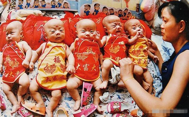 “重来一次，我一个都不要！”2002年，河北，一35岁的母亲冒着生命危险生下了一