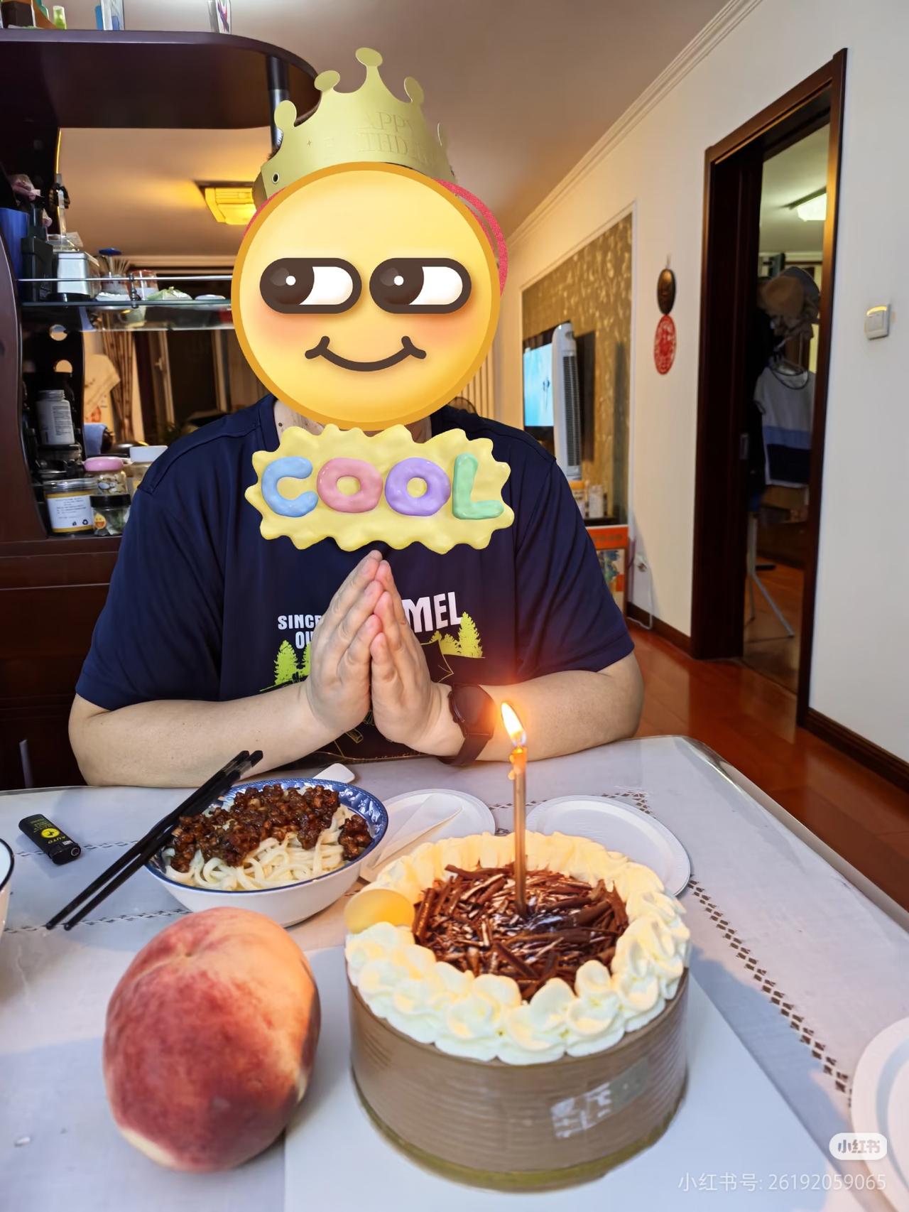 天热，老伴的60大寿，出去买了一斤黑猪五花肉，绞了肉馅，自己炸酱，做了个炸酱面。